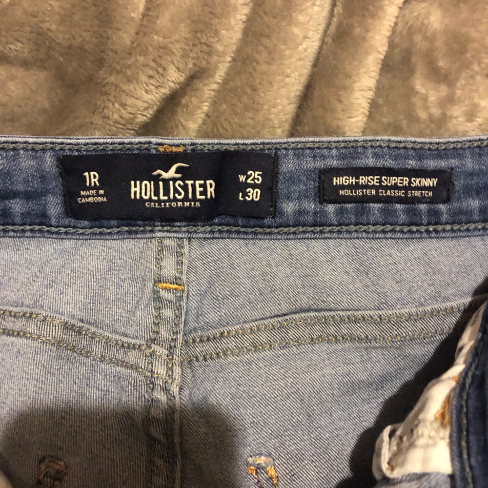 Hollister High-Rise jeans